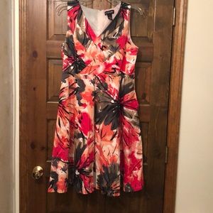 Lane Bryant sleeveless v-neck dress w/pockets  18